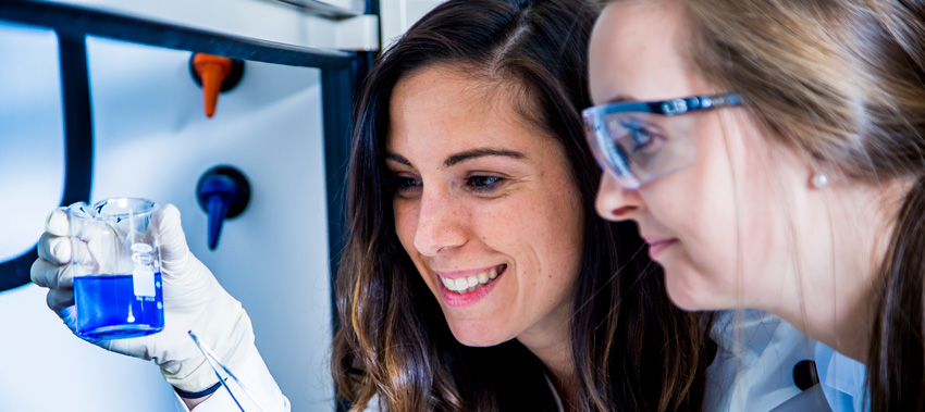 Pharmacogenomics students working in the lab