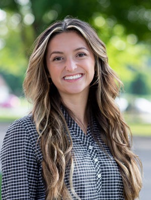 Headshot of Emily Ewen outdoors