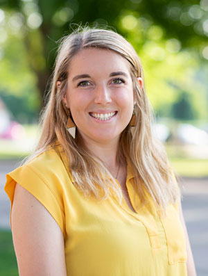 Kathleen Morrical's portrait outdoors