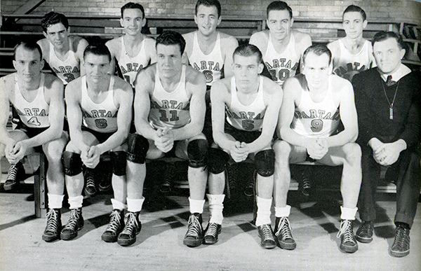 38-39-basketball-team-large