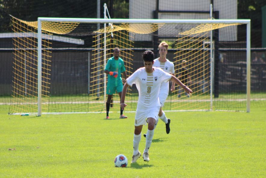 Midfielder Zryan Abdullah passes (Nick Rush)