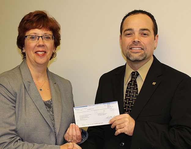 Walgreens representative Randy Jennings presents Dr. Raylene Rospond, MU vice president and dean of the MU College of Pharmacy, Natural and Health Sciences, with a Walgreens Diversity Donation of $8,000. Walgreens representative Randy Jennings presents Dr. Raylene Rospond, MU vice president and dean of the MU College of Pharmacy, Natural and Health Sciences, with a Walgreens Diversity Donation of $8,000.