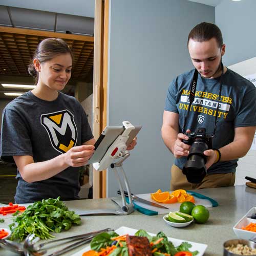 Students record the results of nutrition using a camera and ipad