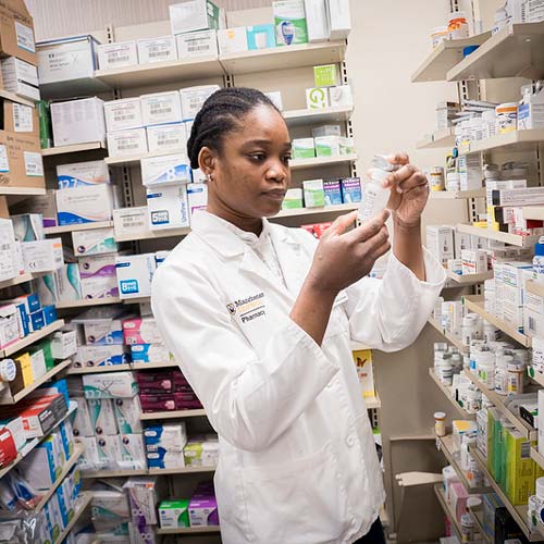 Pharmacy student in experiential setting