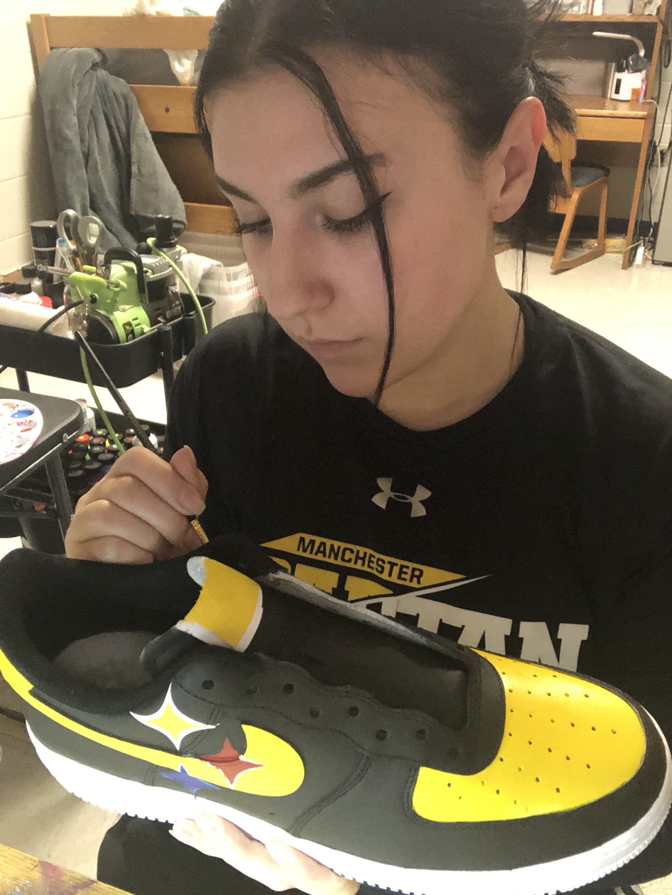 neuzerling shoe painting