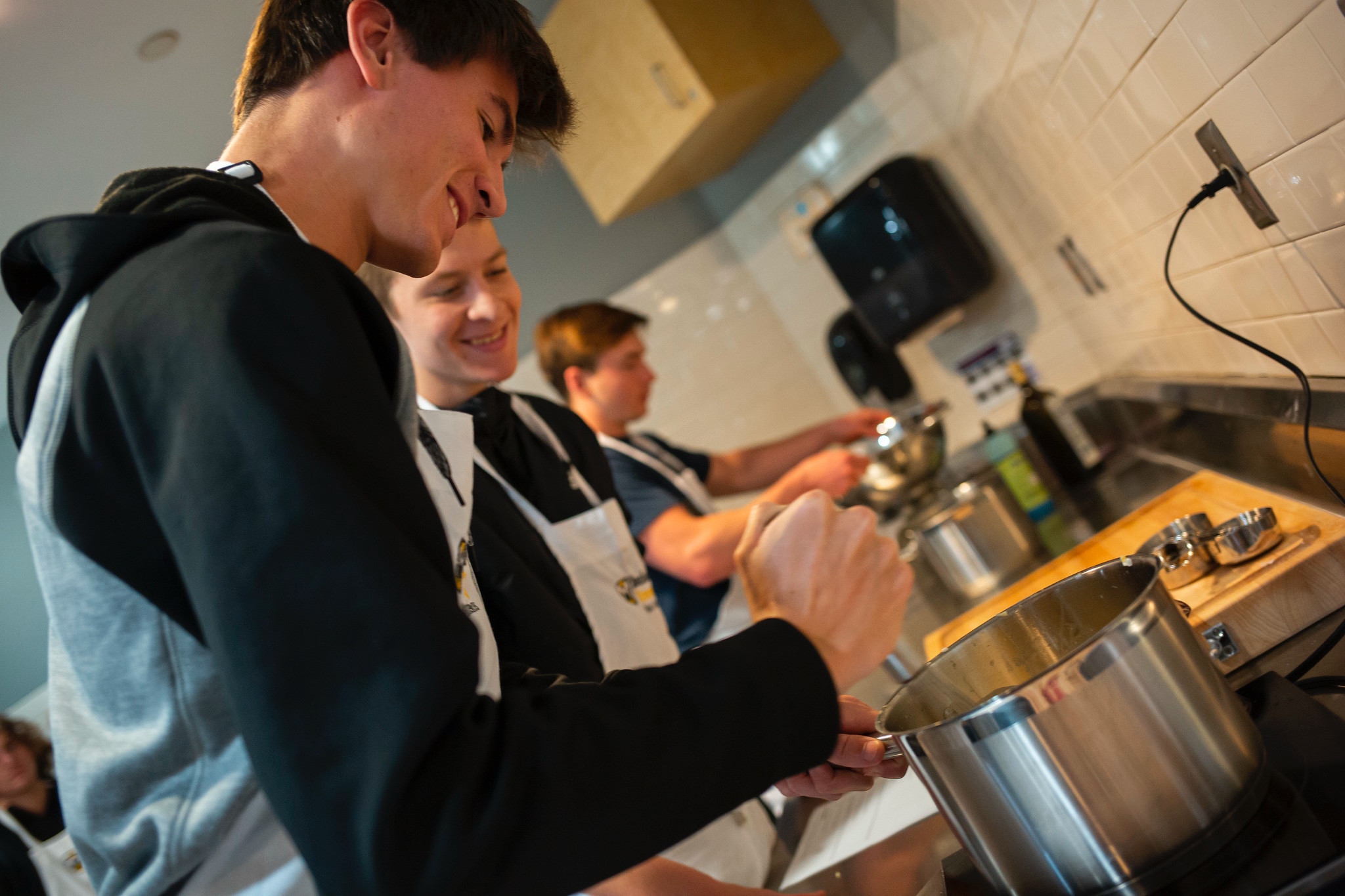 a group of nutrition students prepare a recipe during class