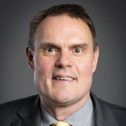 Clair Knapp Headshot