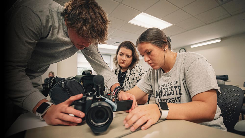 3 students connect within the Applied Marketing Communication degree program at Manchester University