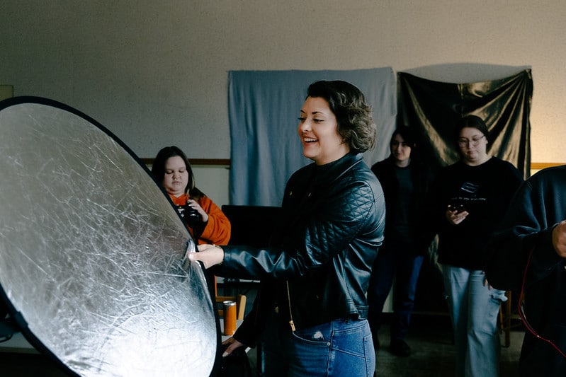 A female student sets up a light difuser