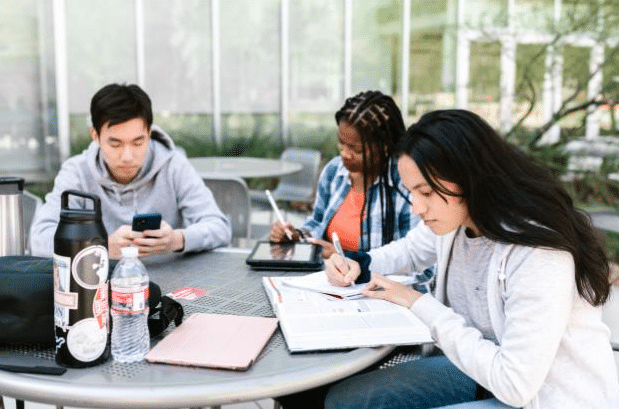 The College Learning Curve: How to Adjust and Succeed